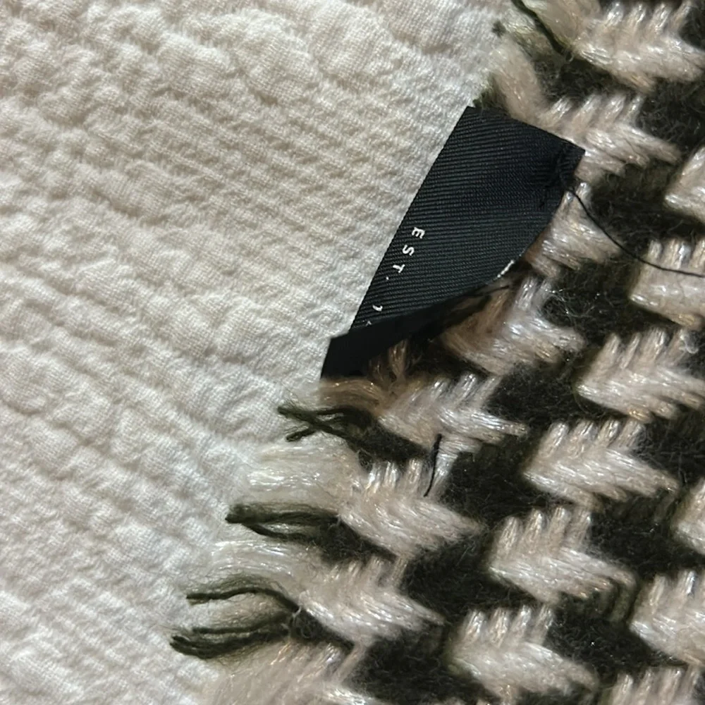 FRAAS The scarf Company knitted scarf. NEW